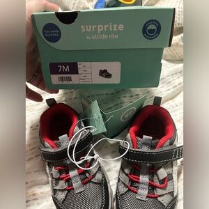 Toddler Boys stride right size 7 NEW